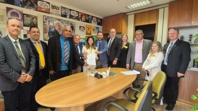 Imagem de compartilhamento para o artigo Prefeito Weliton e comitiva garantem R$ 10 milhões em investimentos para saúde, educação e turismo de Alcinópolis  da MS Todo dia